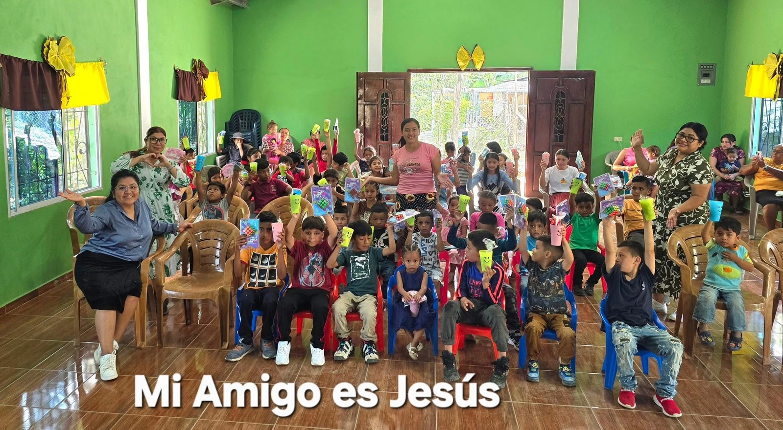 Niños en un encuentro de Mi Amigo es Jesús